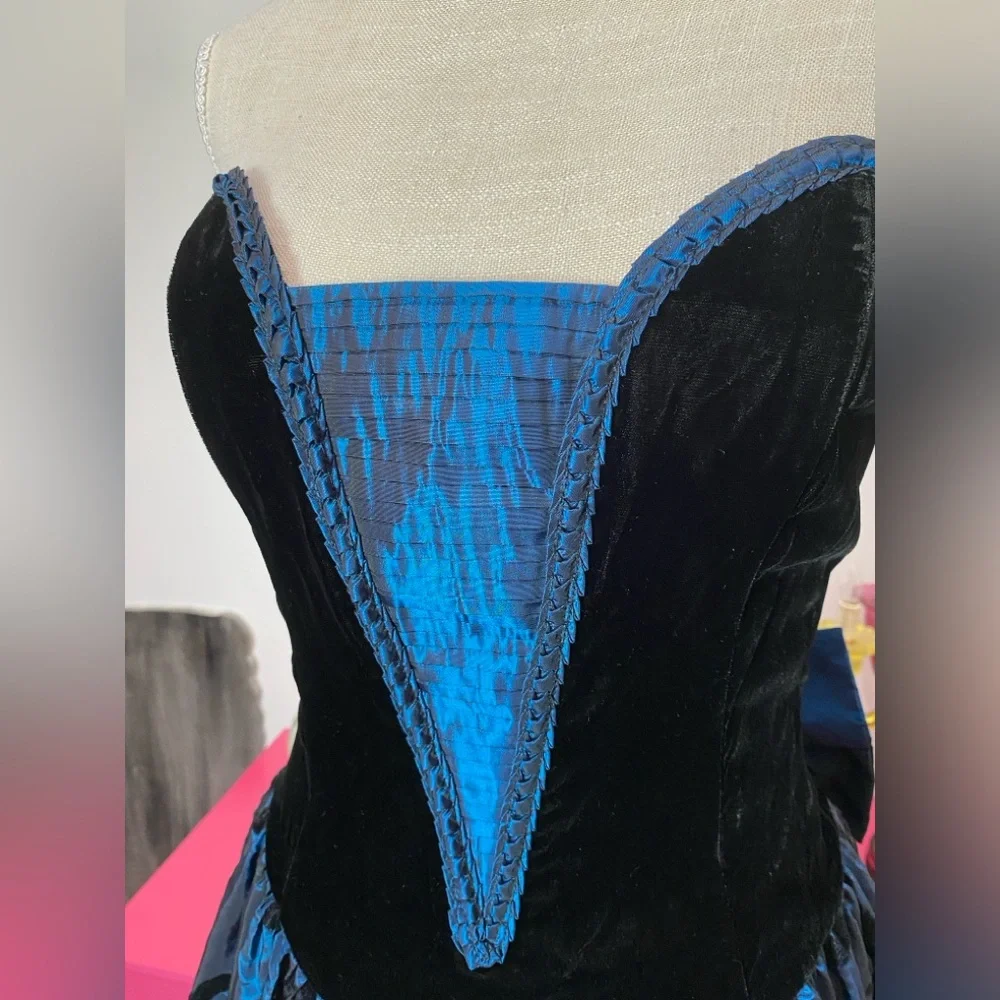 ❌SOLD❌OOAK VTG 80’S SCOTT MCCLINTOCK BLACK VELVET BLUE PROM EVENING GOWN RARE - Picture 4 of 11